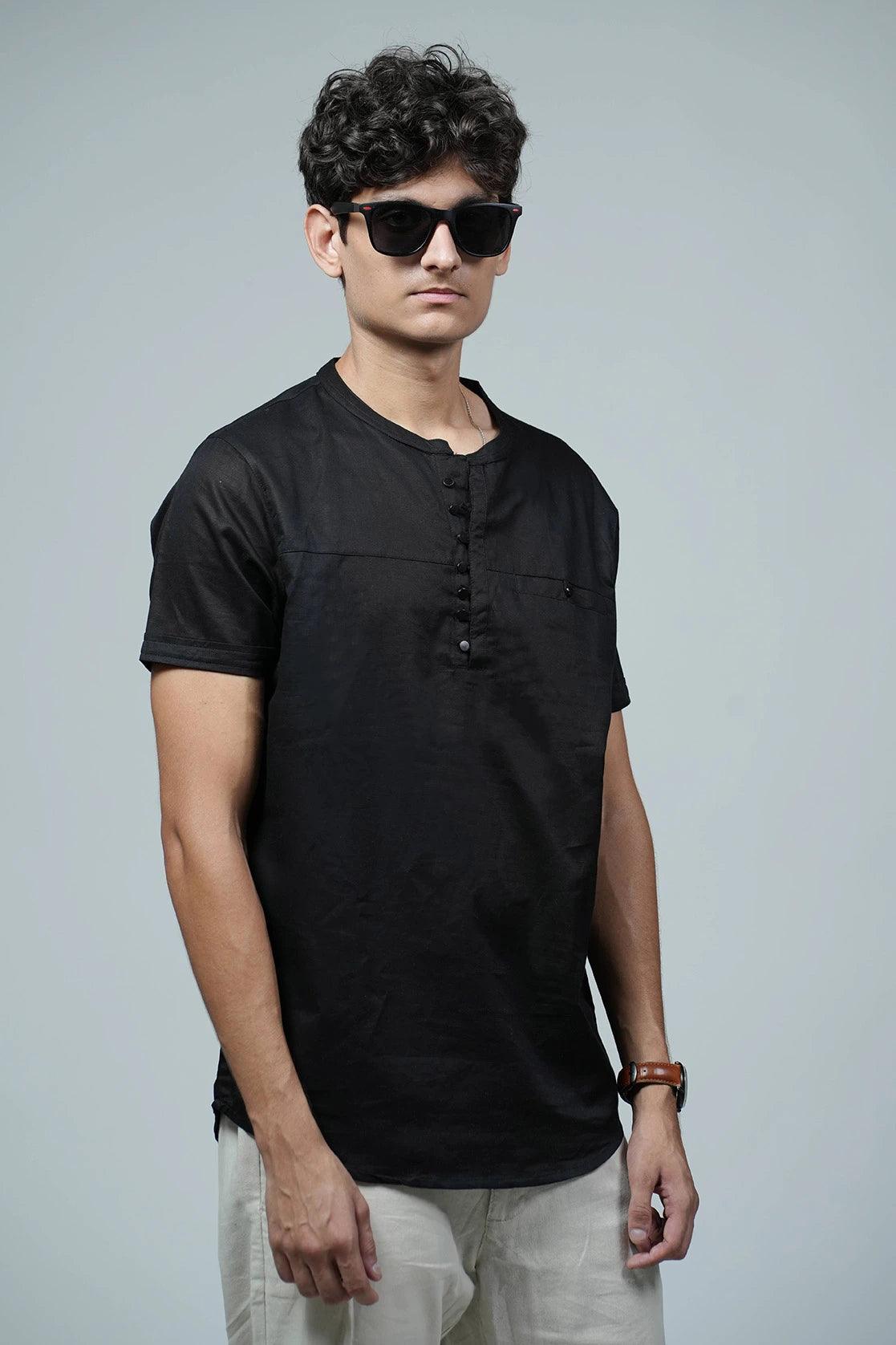 This men's black relaxed fit mandarin collar t-shirt kurta comes with a chest pocket and is designed by Fort Collins.