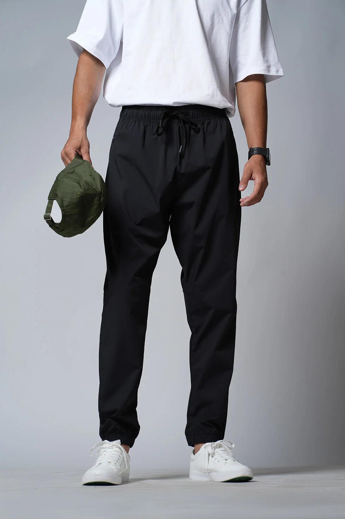 Men's Black Structured Fabric Smart Fit Track Pant With Zipper Pockets