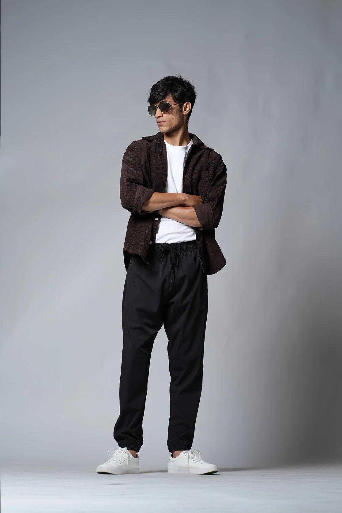 Men's Black Structured Fabric Smart Fit Track Pant With Zipper Pockets