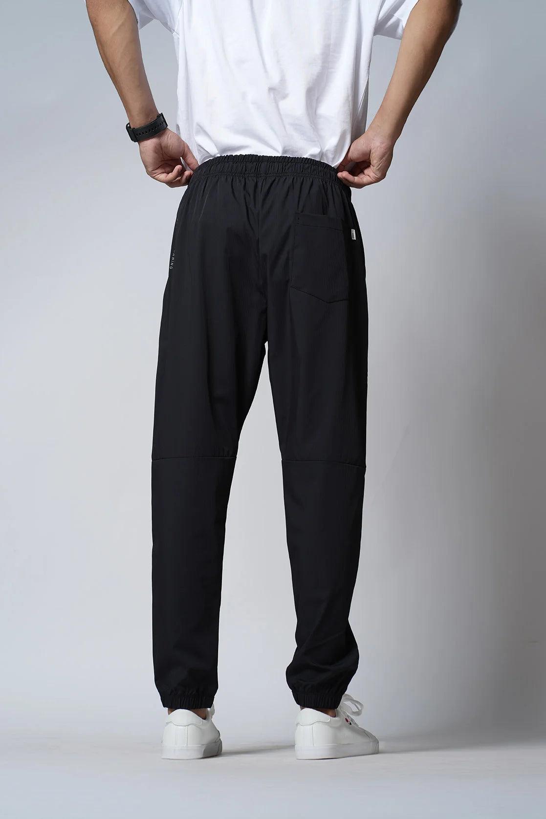 Men's Black Structured Fabric Smart Fit Track Pant With Zipper Pockets