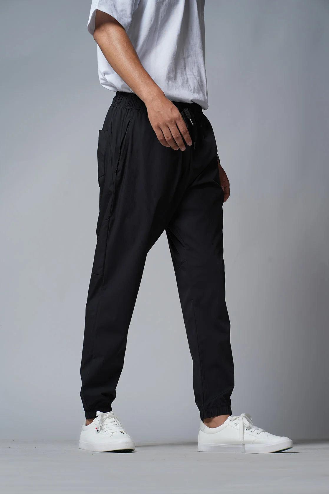Men's Black Structured Fabric Smart Fit Track Pant With Zipper Pockets