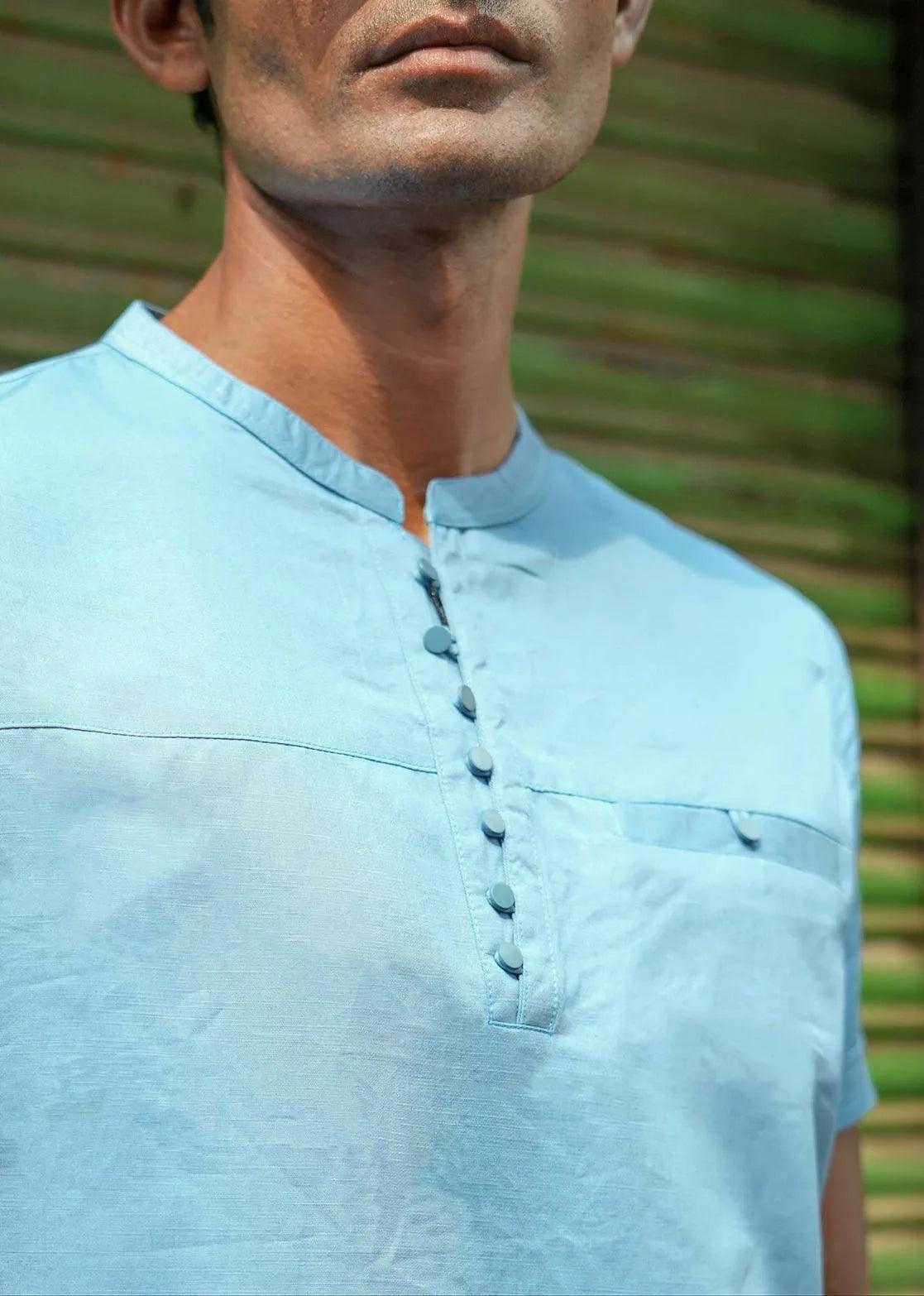 Featuring a relaxed fit and a mandarin collar, the Men's Blue Relaxed Fit Mandarin Collar T-Shirt Kurta from Fort Collins is a must-have for any wardrobe.