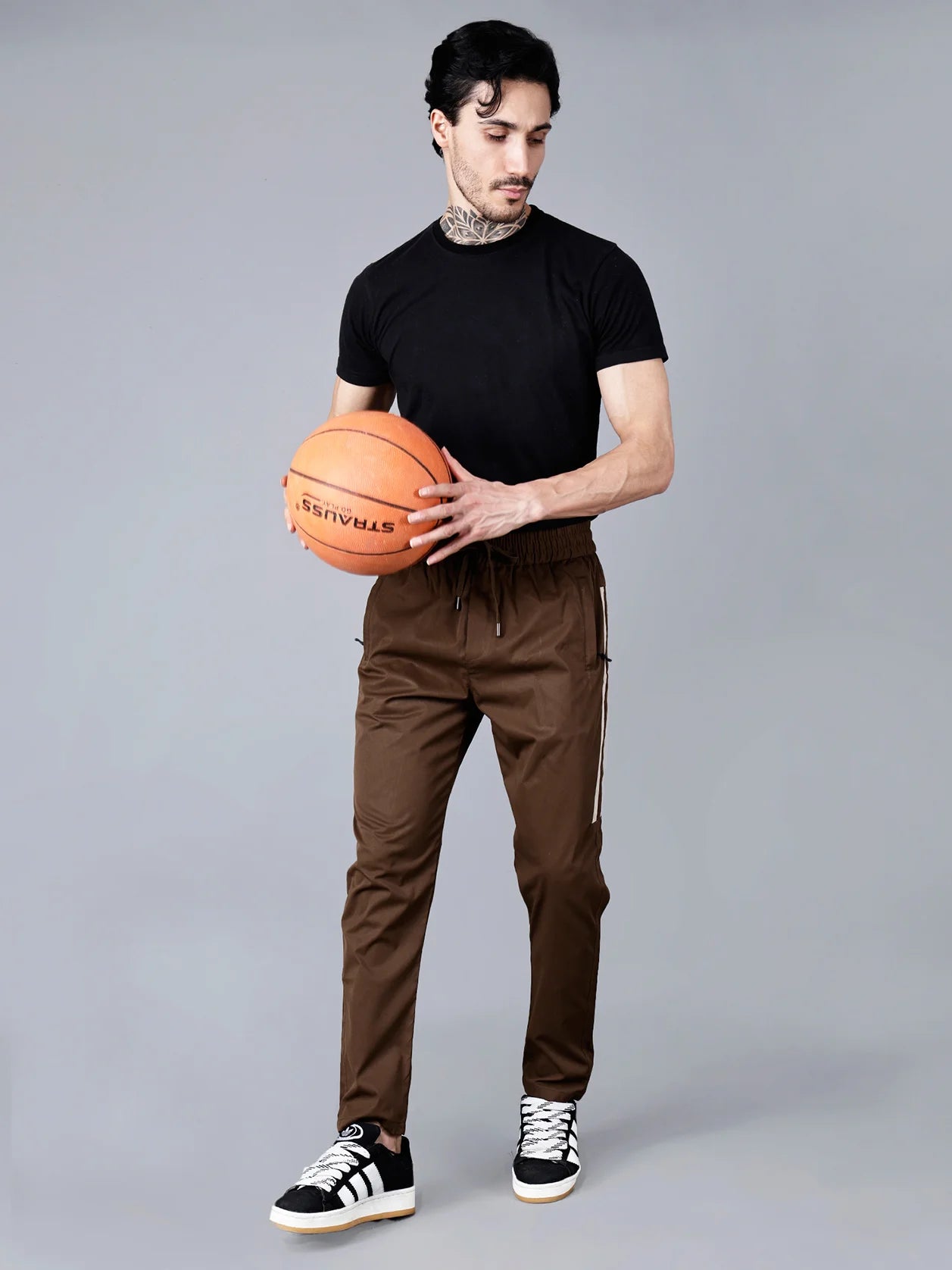 Discover the Men’s Brown Slim Fit Track Pant with Side Stripes from Fort Collins. These track pants feature zip pockets, a comfortable drawstring waist, and beige side stripes, making them ideal for both workouts and casual wear. Purchase yours today from anywhere in India.