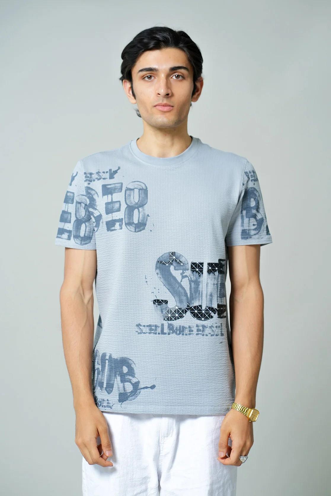 Experience style and comfort with our Men's Sky Blue Structured Cotton-Lycra T-shirt, featuring a modern print design. This round-neck t-shirt is now available for purchase online in India.