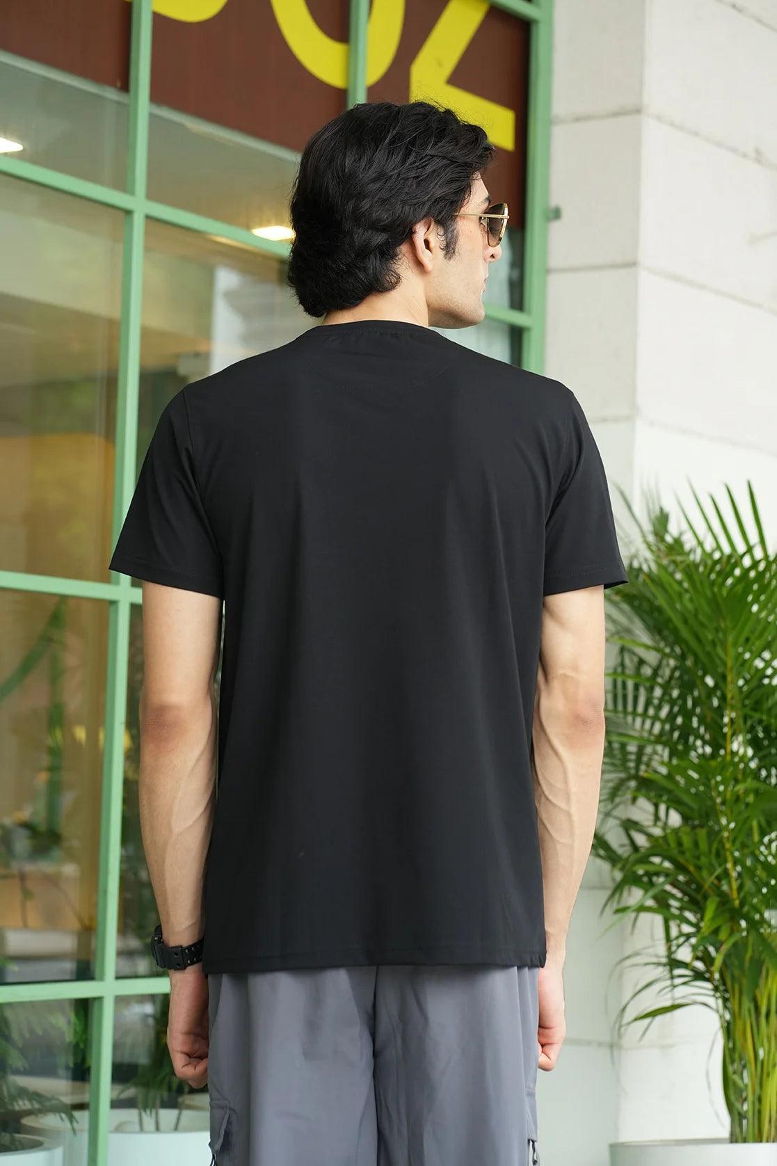 Shop for the latest fashion upgrade with the Fort Collins Men's Black Stretchable T-Shirt featuring an embossed Freedom graphic. Available online for nationwide delivery in India.