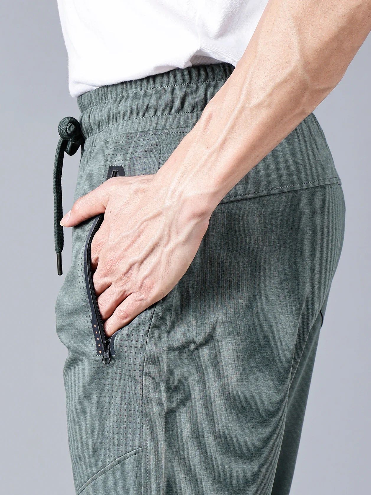 Expertly crafted for men, these pista green slim fit track pants from Fort Collins feature a breathable cotton-poly blend for ultimate comfort. With zipper pockets and articulated knees, these athleisure joggers are perfect for the gym, travel, or casual wear. Order now online from anywhere in India.