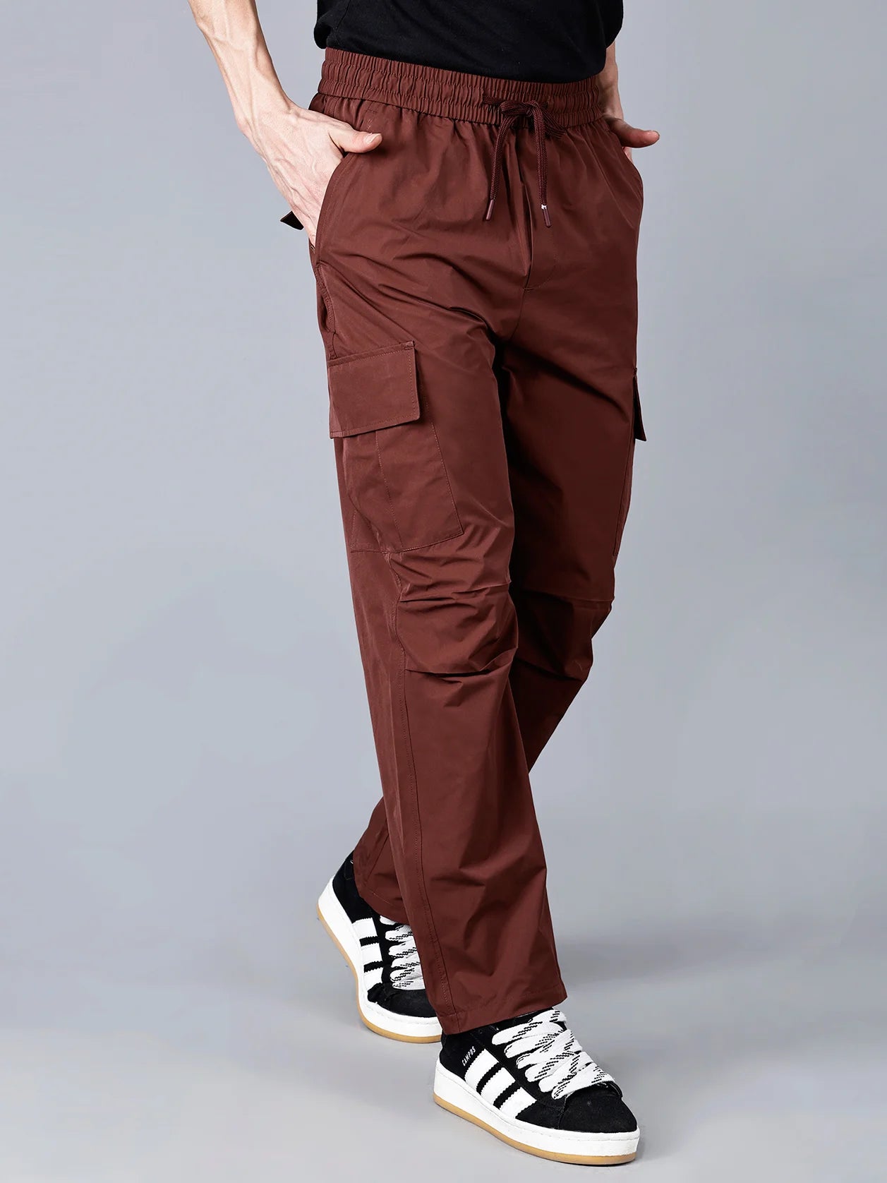 Discover the Fort Collins wine cargo track pants for men by Fort Collins featuring relaxed fit, utility flap pockets, and durable ripstop fabric – ideal for gym, travel, or casual streetwear looks. Shop online in India from our store. We ship anywhere in India.
