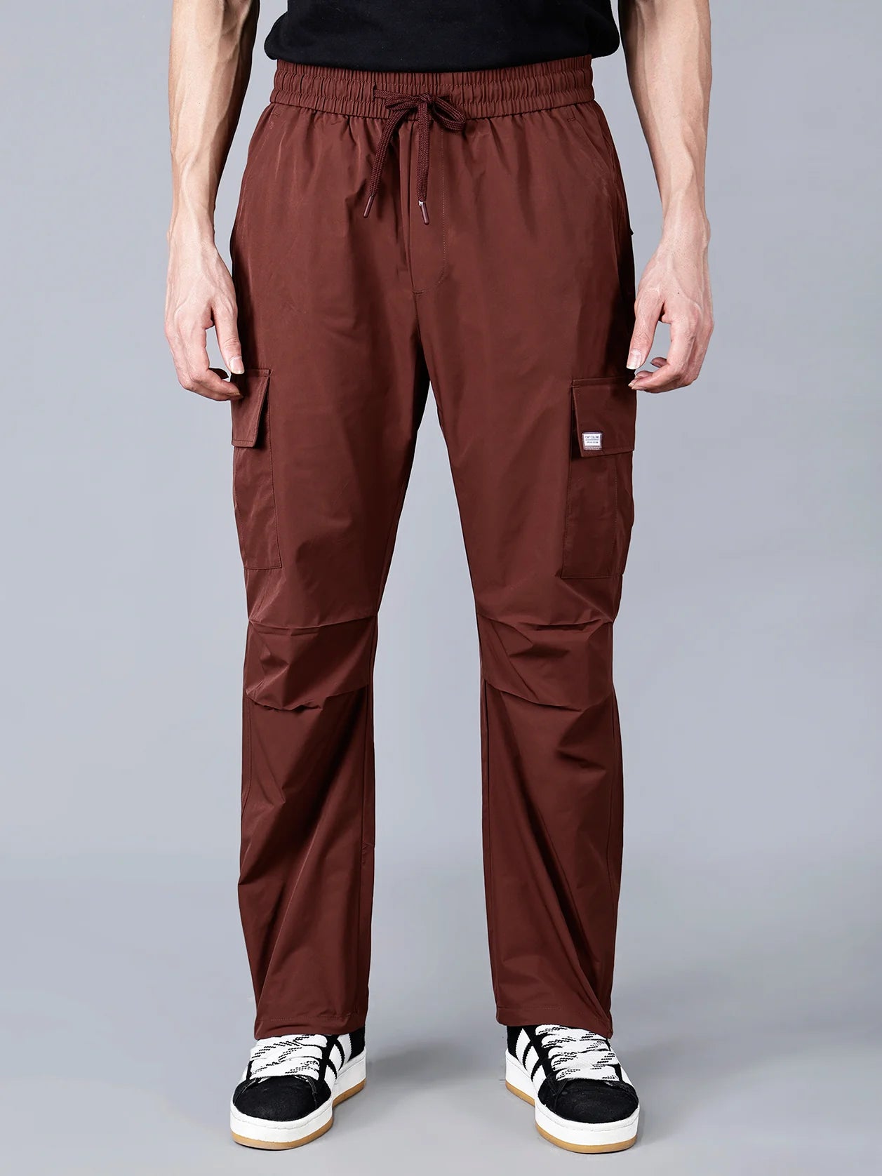 Explore the Fort Collins men's cargo track pants in a rich wine shade. These pants are designed with a relaxed fit, practical utility pockets, and durable ripstop fabric, making them perfect for the gym, travel, or casual streetwear. Available for online purchase in India with nationwide shipping.