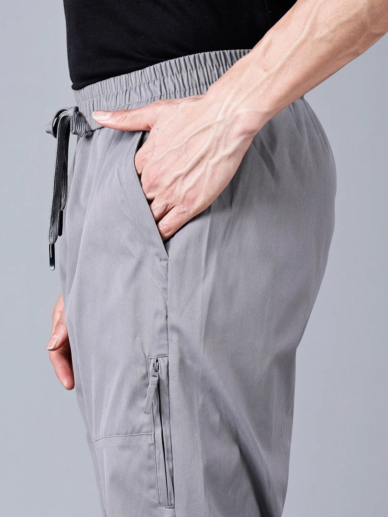 The ideal combination of comfort, style, and functionality with our men's Fort Collins grey cargo track pants. Whether for daily wear or exercise, these pants feature a convenient zippered pocket and can be purchased online from anywhere in India for a fashionable addition to your wardrobe.