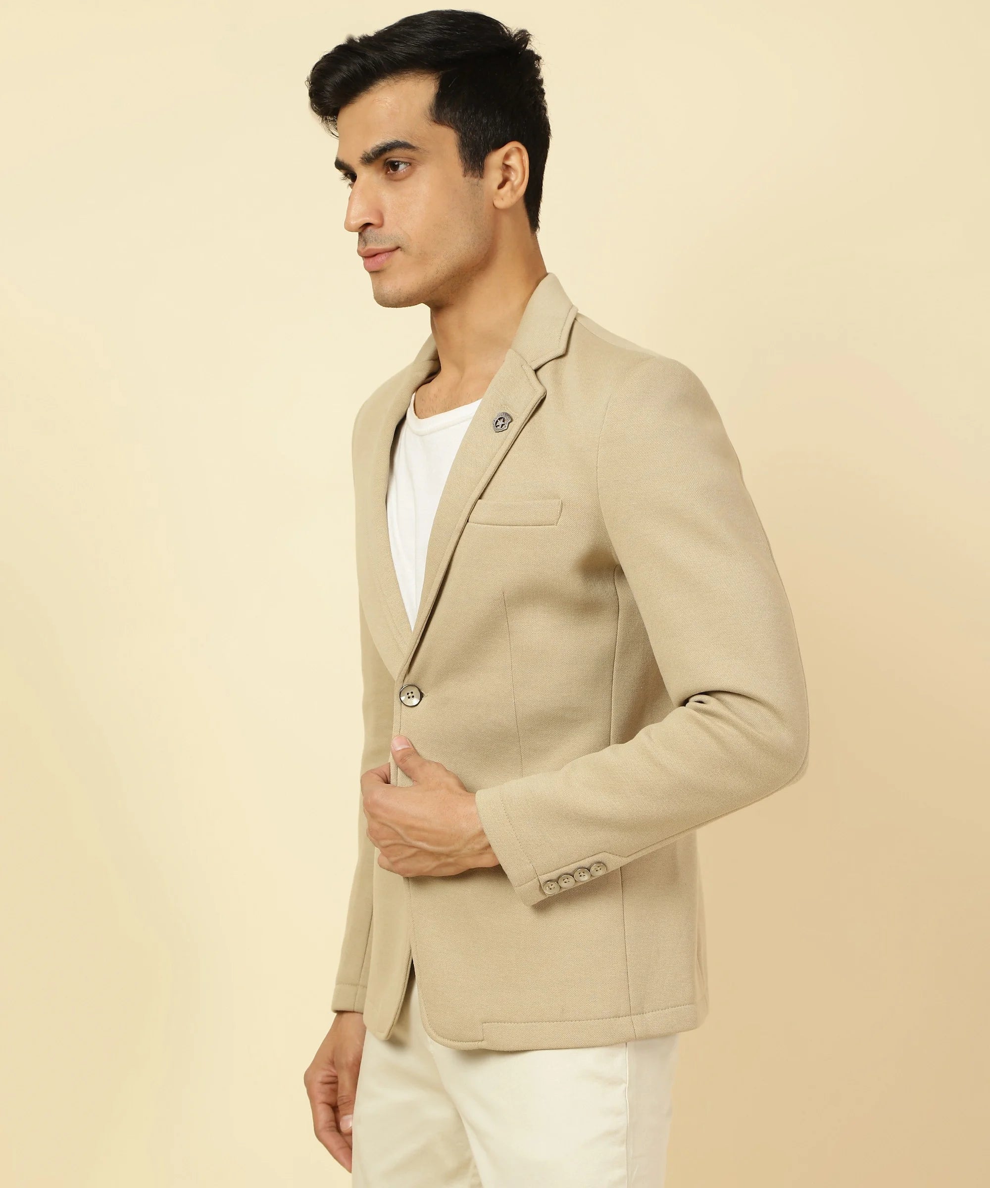 Discover the perfect addition to your wardrobe with the Fort Collins Men's Cotton Blend Knitted Blazer, available now online for purchase from anywhere in India. Featuring a notched lapel, this stylish blazer is sure to elevate your fashion game.