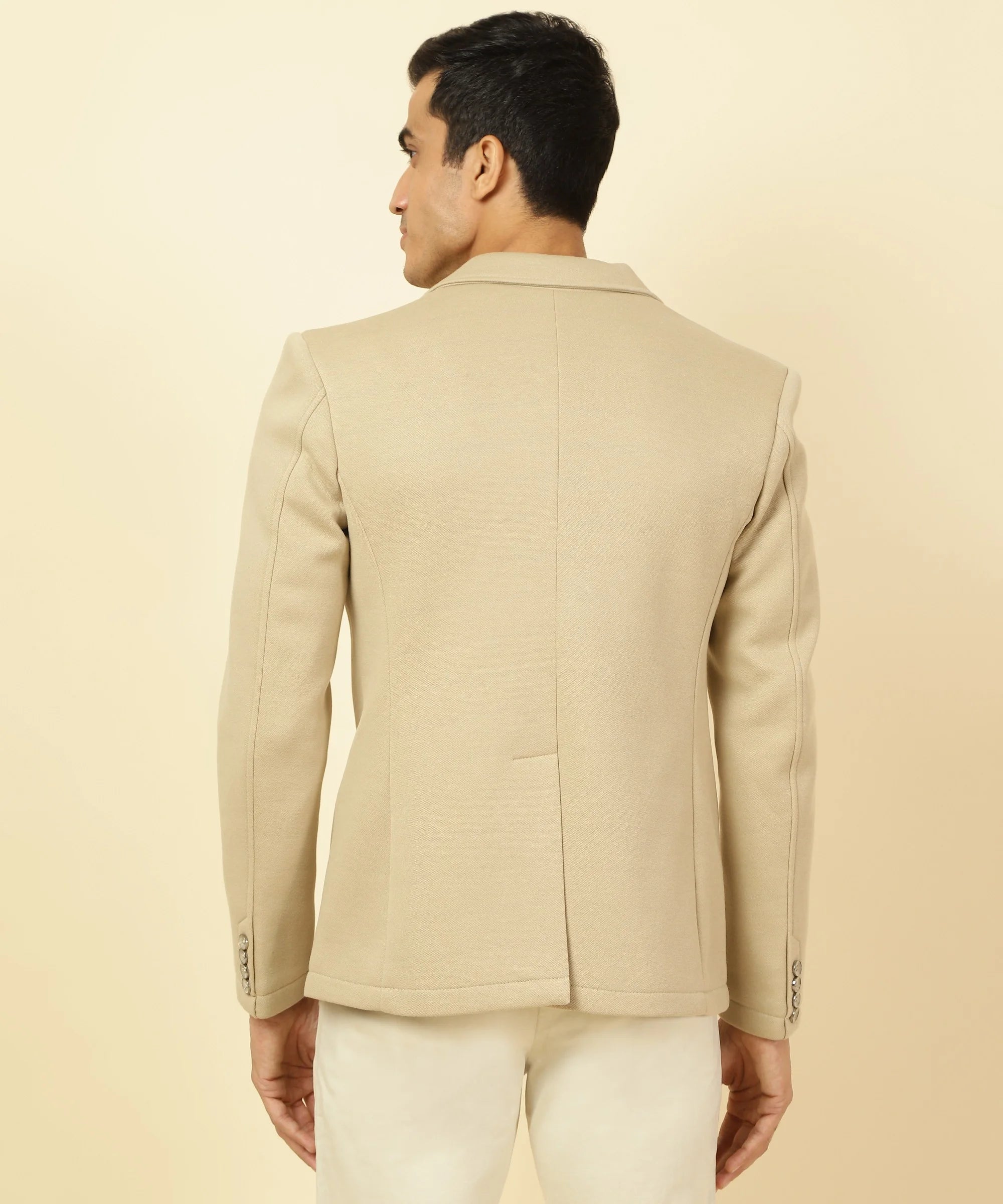 Discover a stylish wardrobe upgrade with the Fort Collins Men's Cotton Blend Knitted Blazer, featuring a notched lapel. Shop online from anywhere in India for a trendy addition to your wardrobe.
