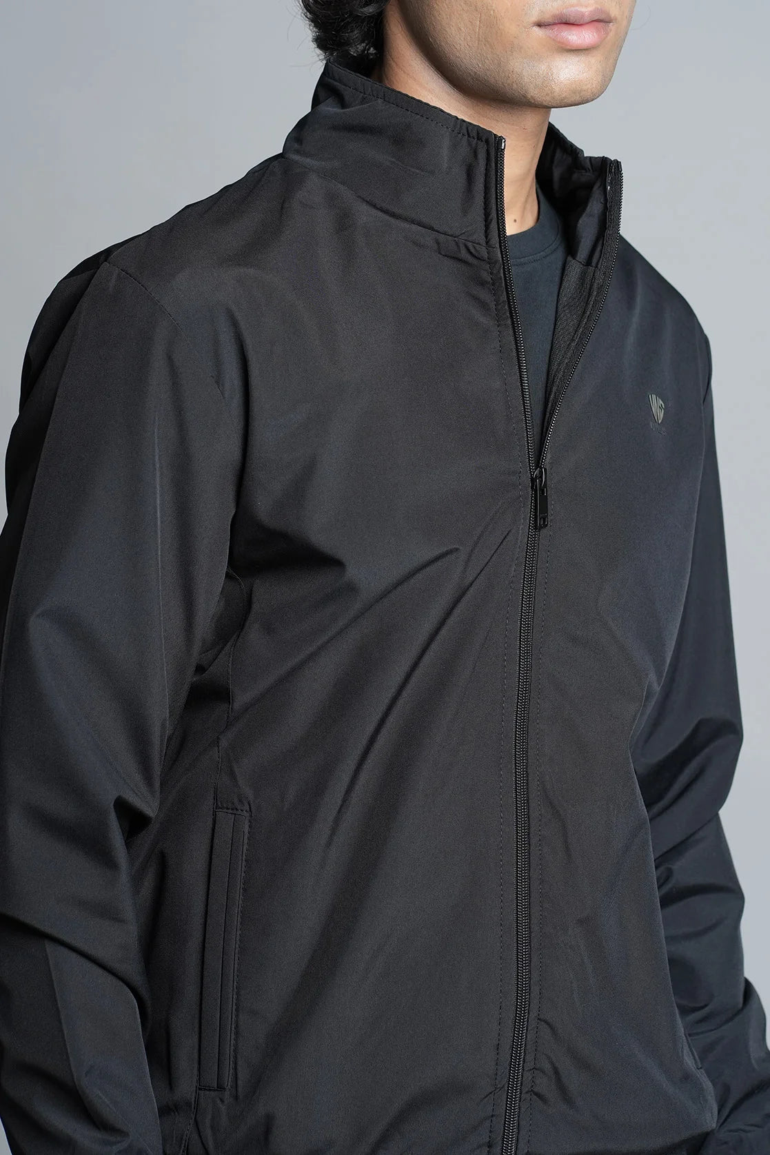 Upgrade your wardrobe with the trendy Men's Black Lightweight Windbreaker Jacket by Fort Collins. Purchase conveniently from anywhere in India through our online shop.