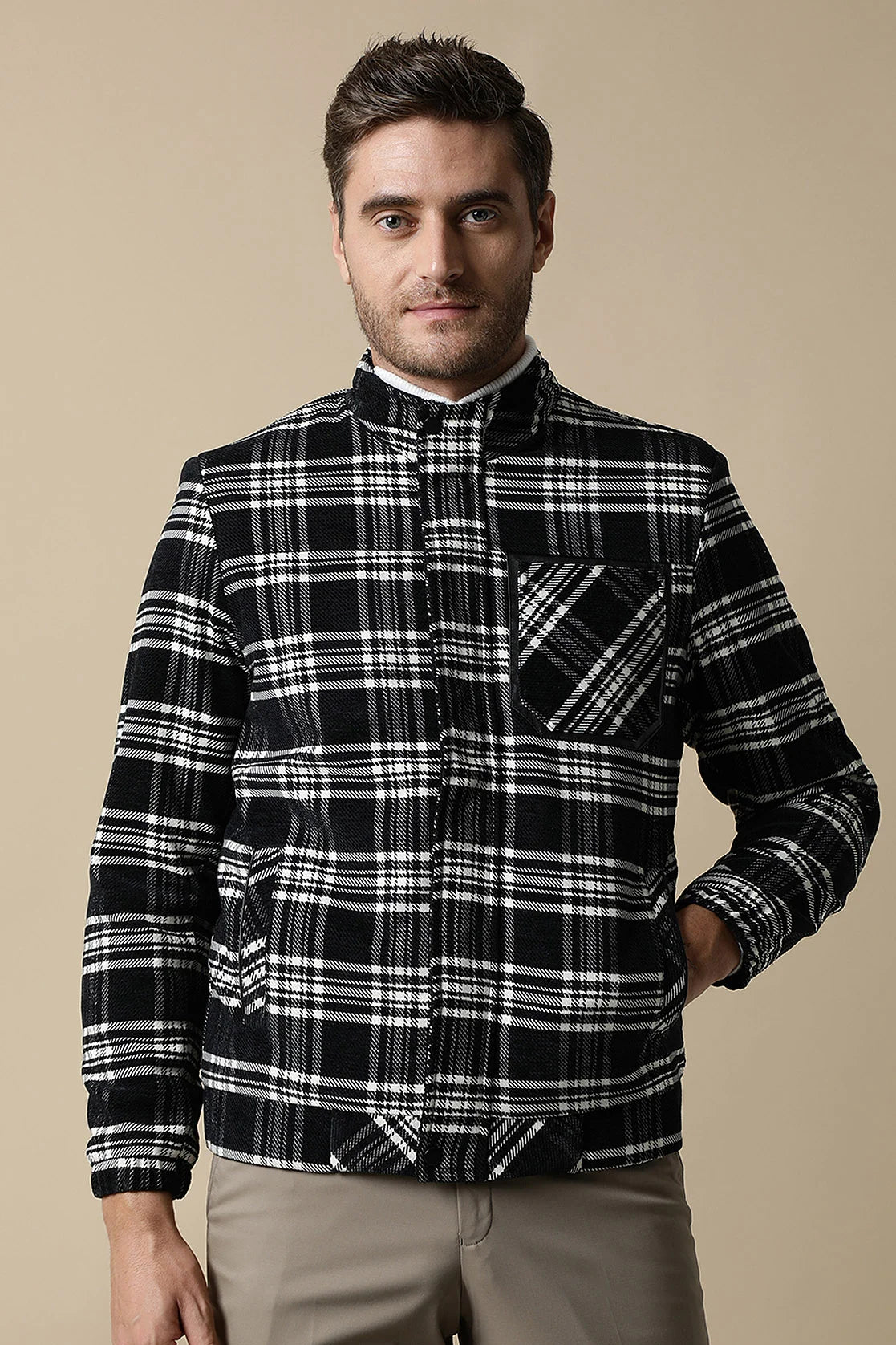 Discover a stylish wardrobe upgrade from anywhere in India with the Fort Collins Men's Black Tweed Plaid Jacket featuring a quilted lining. Shop now for a timeless addition to your wardrobe.