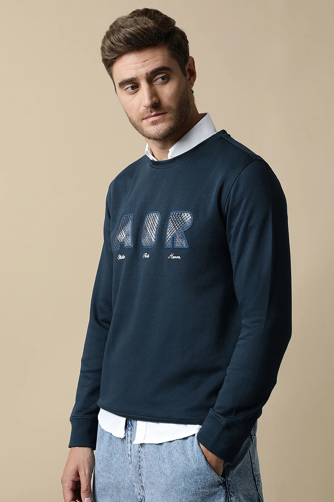 Experience true style and comfort with Fort Collins' Men's Dark Blue Sweatshirt, featuring an intricately embroidered chest design. Shop online now and elevate your wardrobe with this must-have piece, available for delivery anywhere in India.