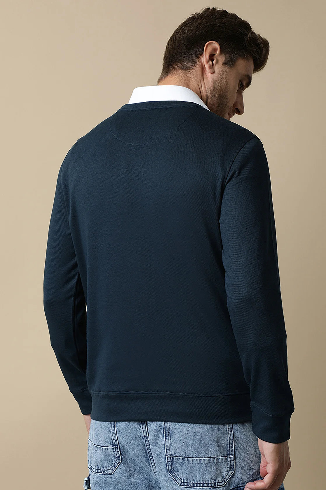 Elevate your wardrobe with this Fort Collins Men's Dark Blue Sweatshirt, featuring an embroidered chest design. Shop now for a stylish addition to your wardrobe, available online throughout India.