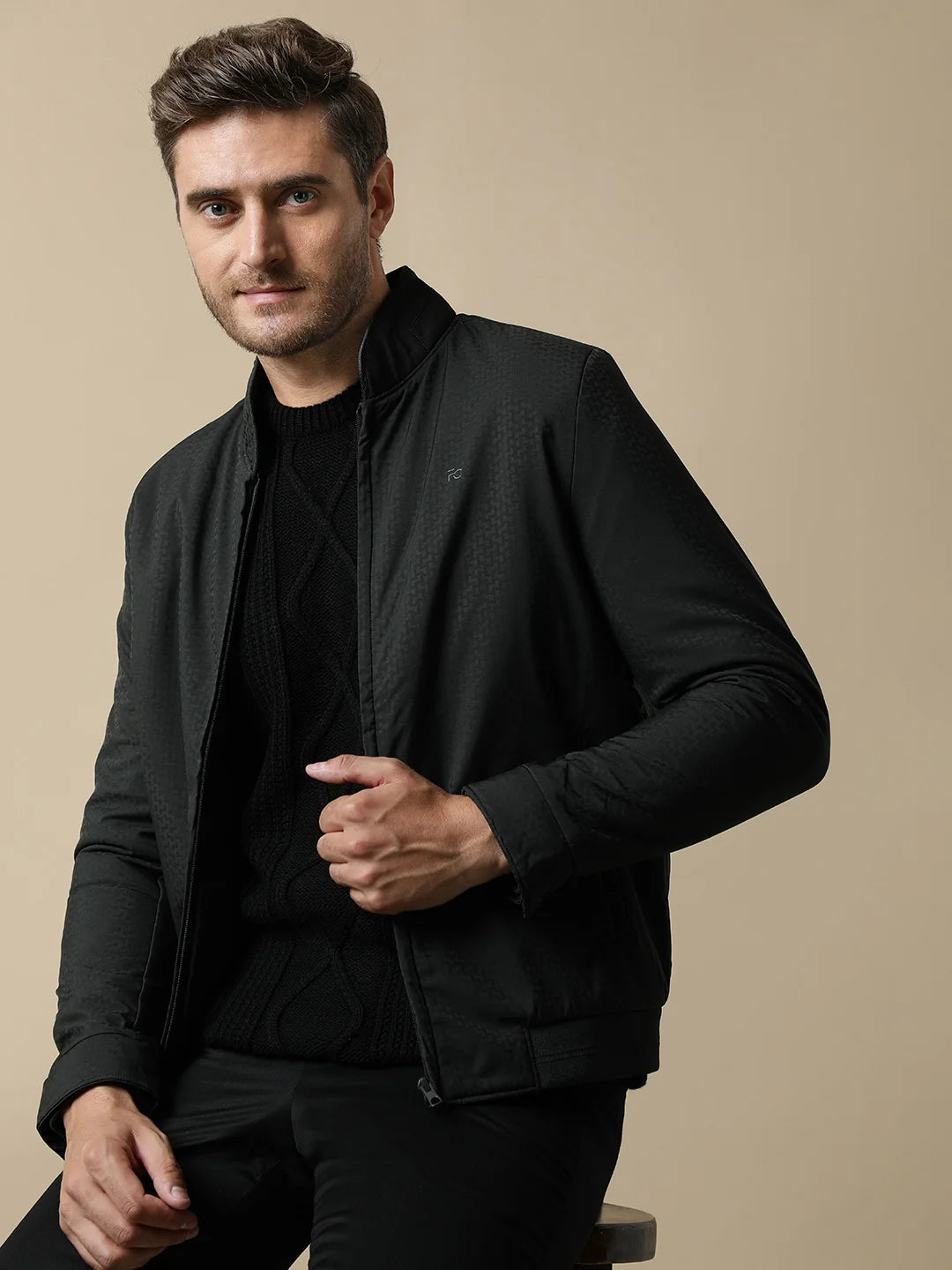 Experience the ultimate in style and comfort with the Men's Dark Green Textured Lightweight Jacket by Fort Collins. Elevate your wardrobe to new heights with this trendy piece, available for online purchase from anywhere in India.