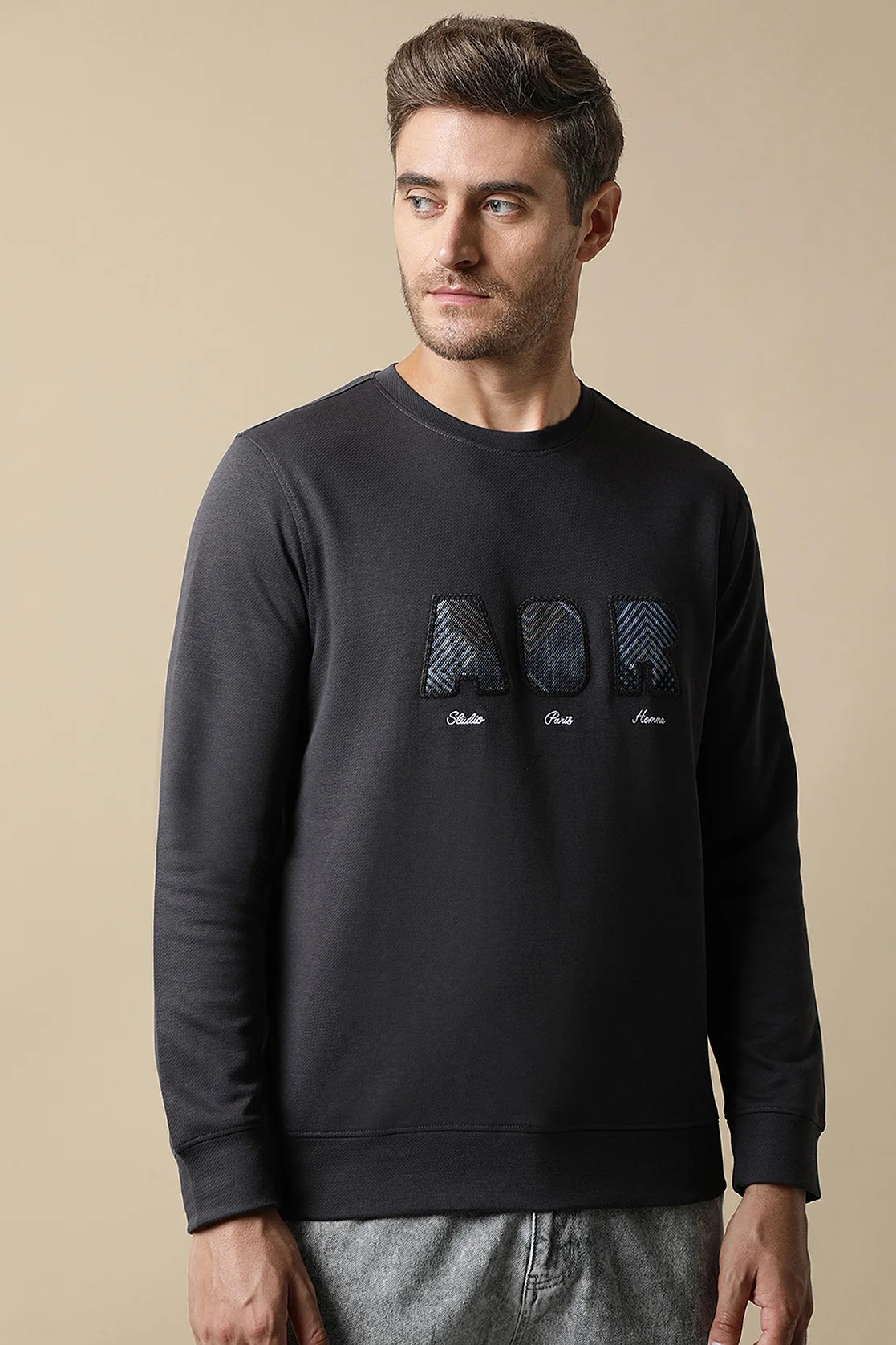 This men's dark grey sweatshirt by Fort Collins features a stylish embroidered chest design. Shop now for a fashionable wardrobe, available to purchase online from anywhere in India.