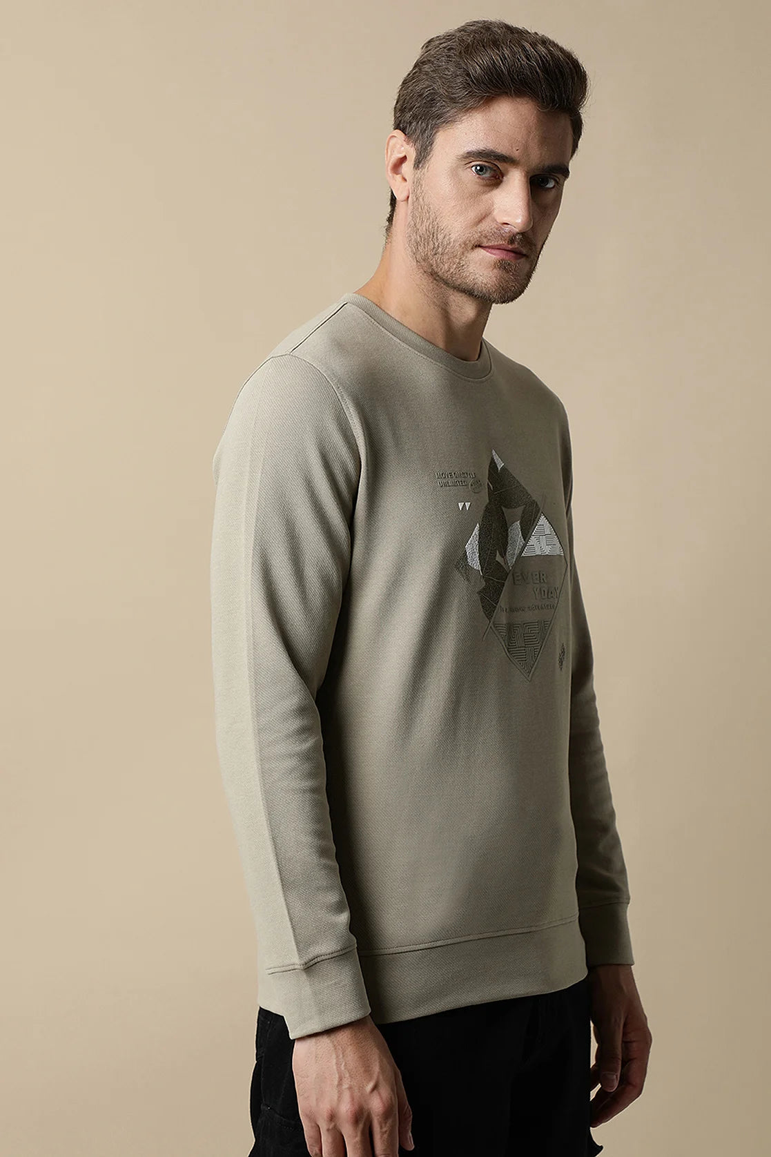 This Men's Fawn Round Neck Sweatshirt with Embossed Graphic from Fort Collins is crafted with durable diagonal interlock fabric. Shop now online for a trendy wardrobe from anywhere in India.