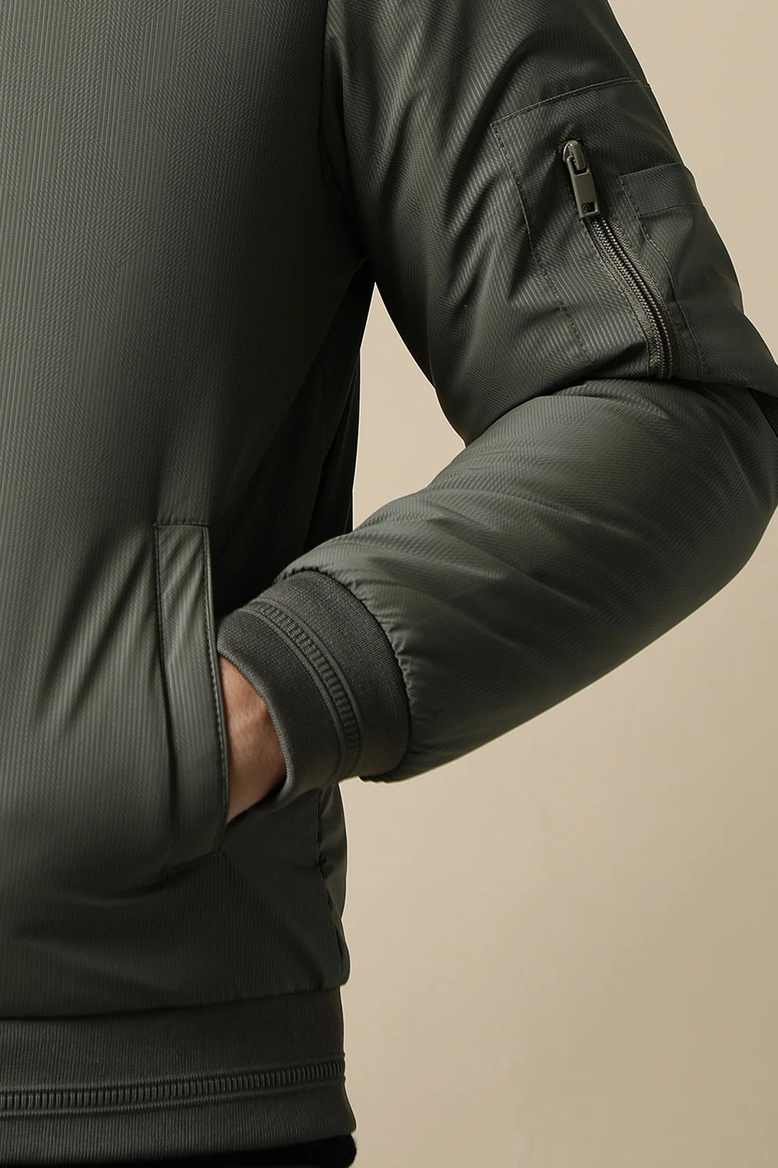 This trendy Fort Collins jacket, available online in India, features a lightweight olive green design and a ribbed collar for an effortlessly stylish addition to your wardrobe. Shop now and elevate your fashion game.