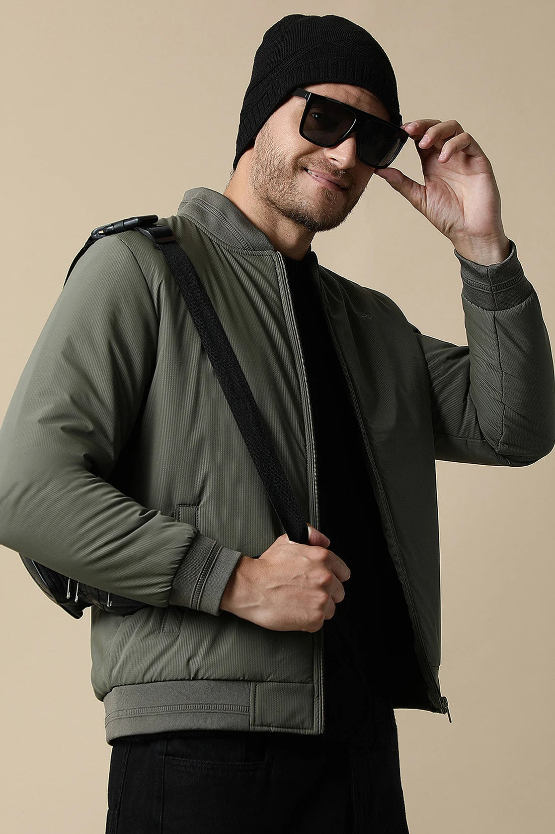 Experience the perfect combination of style and comfort with the Men's Olive Green Lightweight Jacket with Ribbed Collar By Fort Collins. Upgrade your wardrobe with this trendy jacket available for online purchase through any location in India.