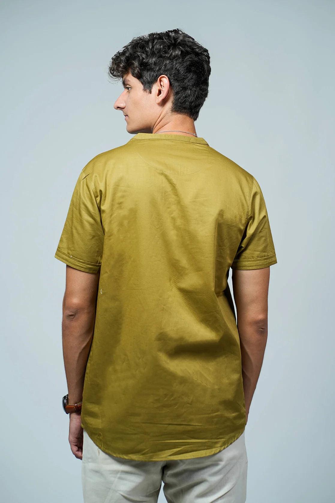 This Fort Collins men's kurta features an olive relaxed fit, a mandarin collar, and a chest pocket.