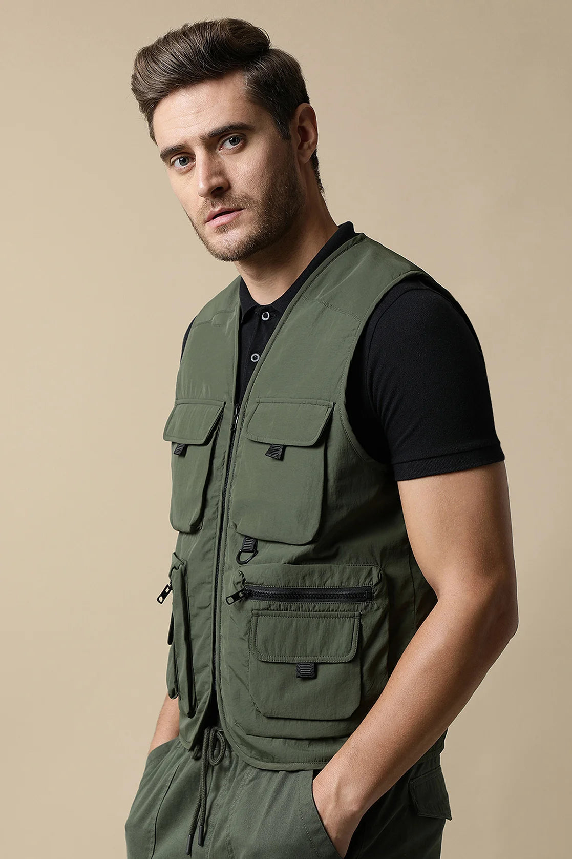 Upgrade your wardrobe with the Men’s Olive Tactical Utility Vest Jacket by Fort Collins. Purchase it online from anywhere in India for a trendy and stylish look.