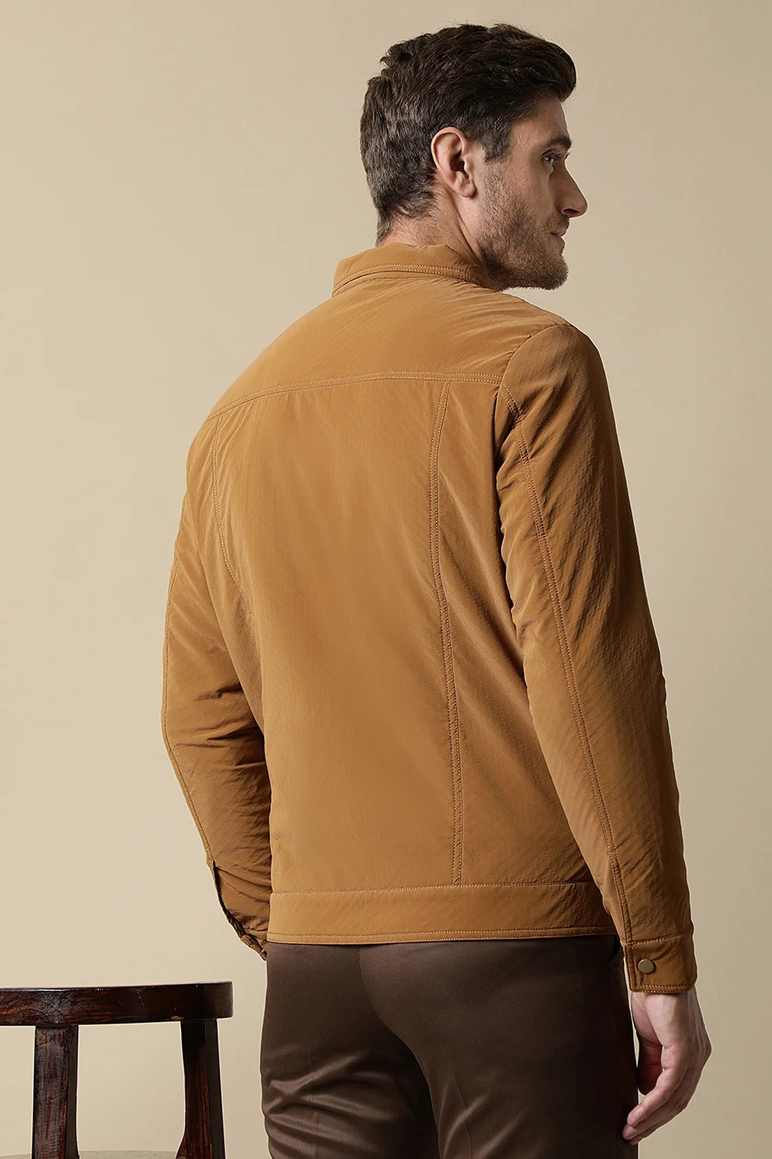 Discover the perfect combination of style and durability with the Fort Collins Men's Tan PU Coated Jacket. This timeless jacket features a classic front zip, while the Men's Beige Stretchable T-Shirt adds a touch of fashion with its New York graphic print.