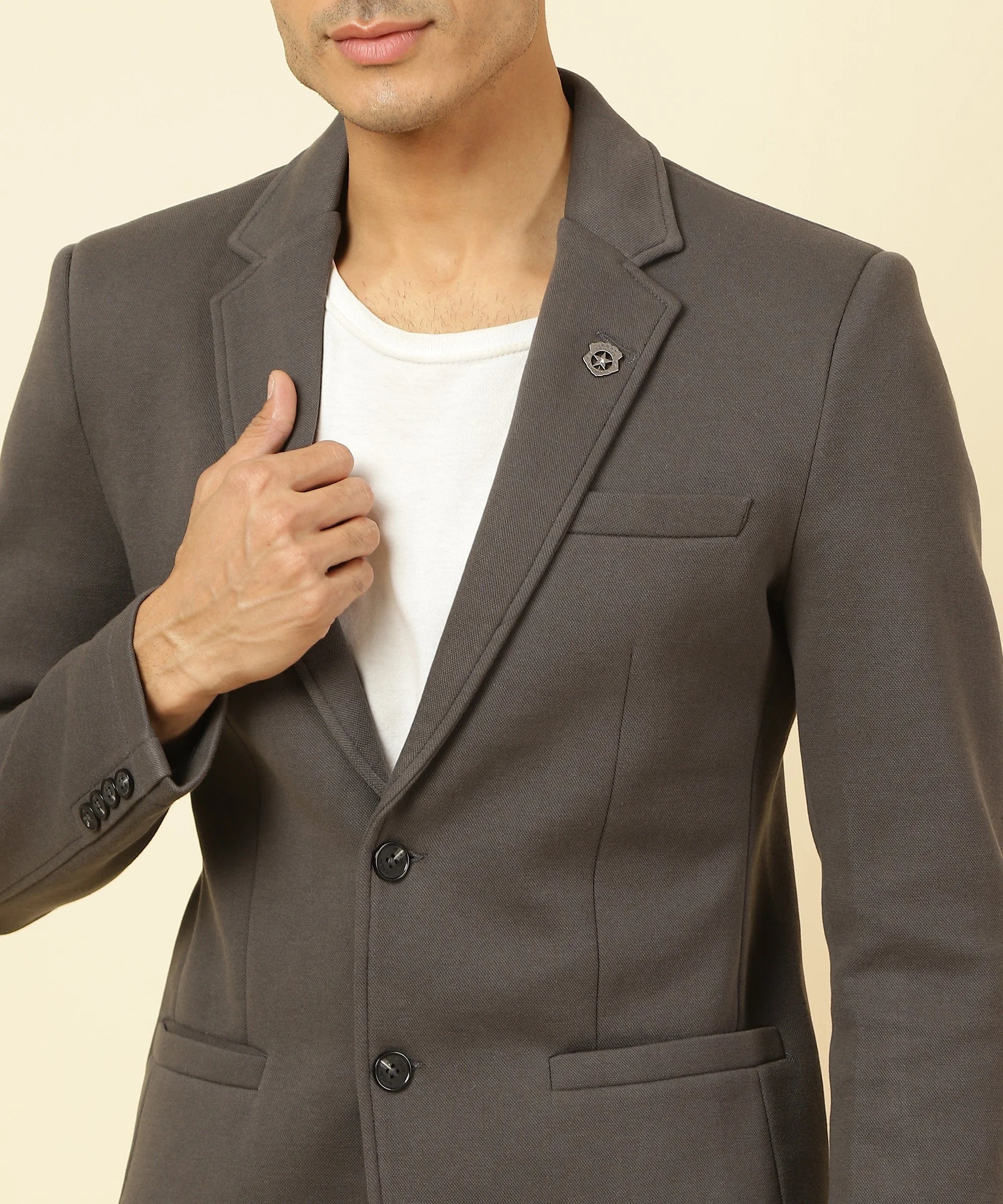 Discover the stylish Men's Grey Knitted Blazer with Notched Lapel by Fort Collins. Shop for the latest fashion from anywhere in India with our convenient online store.