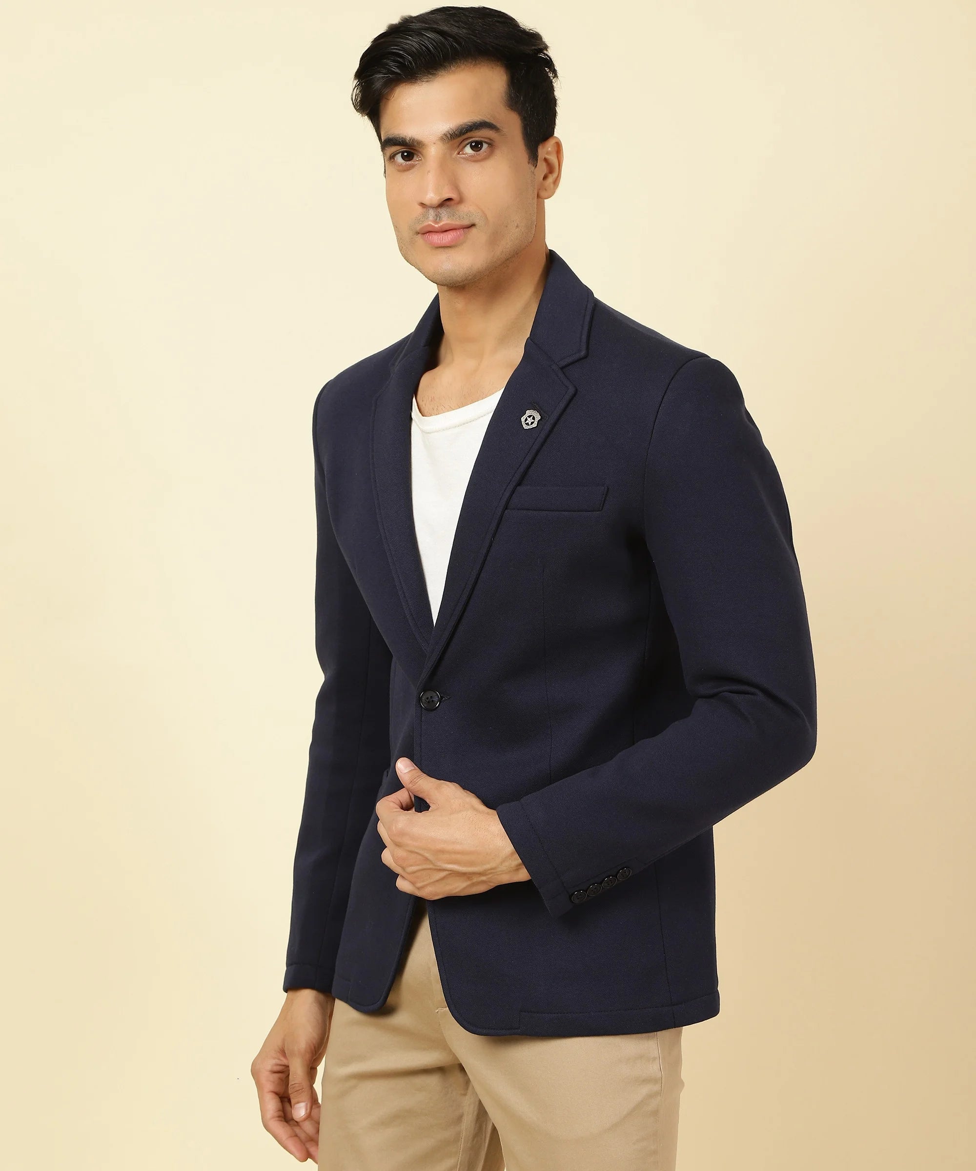 Upgrade your wardrobe with the Fort Collins Men's Navy Knitted Blazer, made from a comfortable cotton blend and featuring a classic notched lapel. Shop now for a stylish addition to your ensemble, available for purchase online in India.