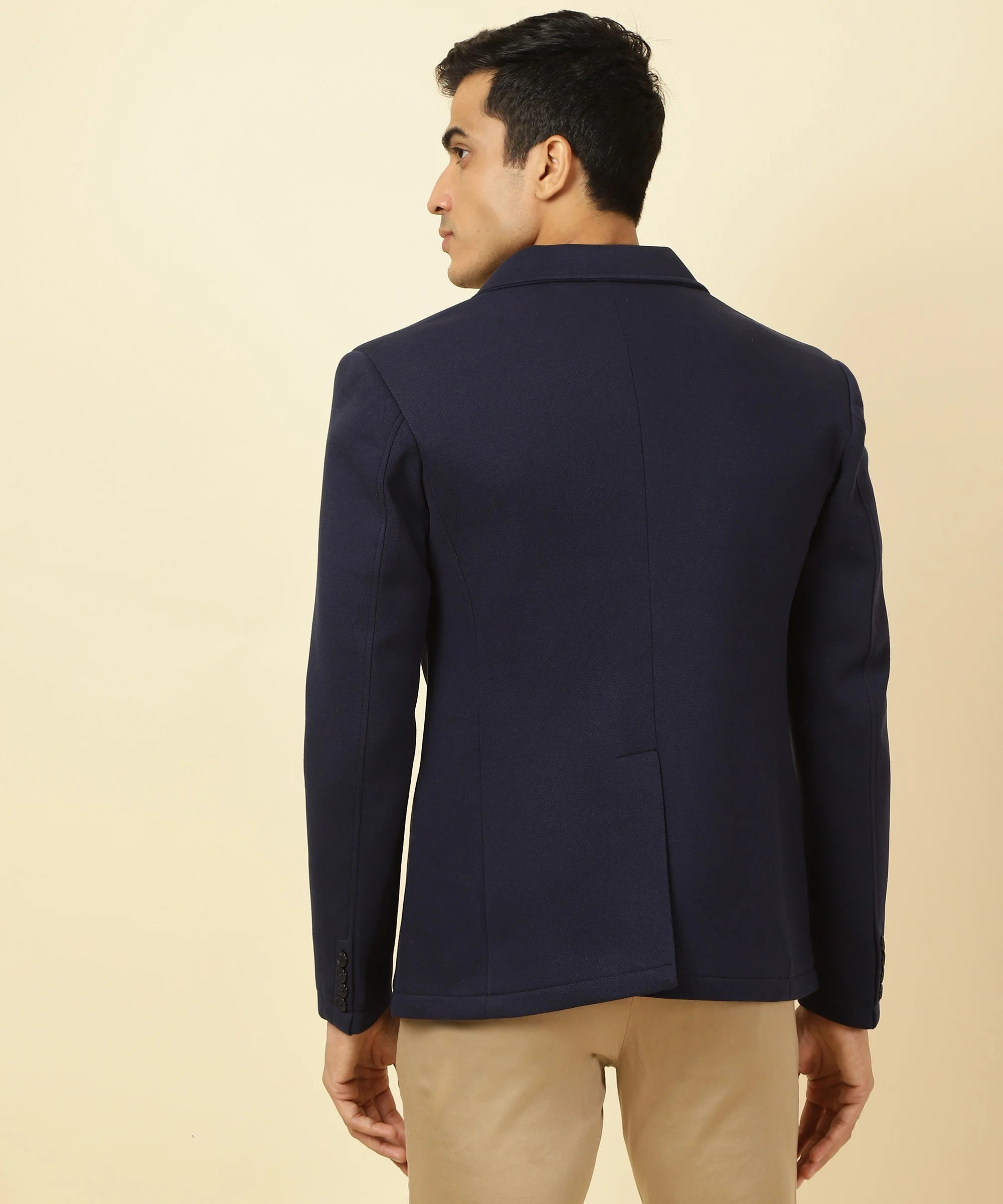 Upgrade your wardrobe with this trendy Men's Navy Knitted Blazer, made with a cotton blend and featuring a notched lapel. Shop now online for a stylish update in India.