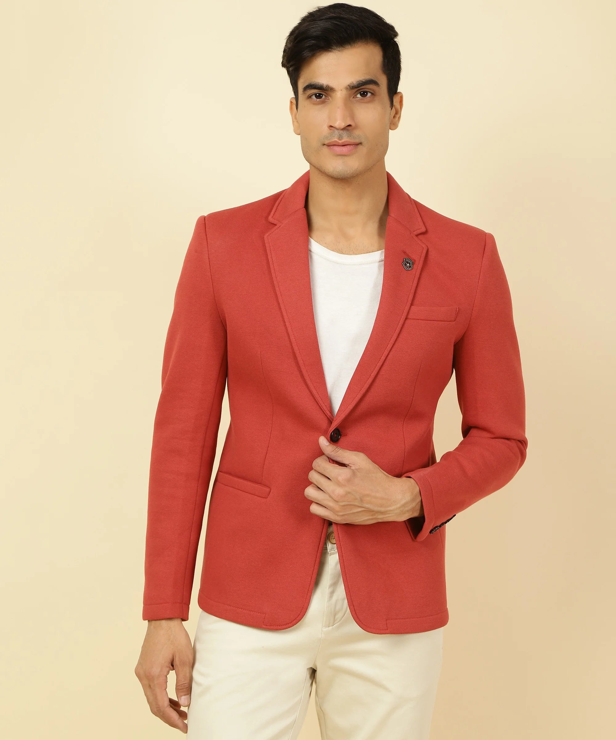 Obtain a trendy wardrobe upgrade with the Fort Collins Men's Orange Cotton Blend Knitted Blazer featuring a notched lapel. Shop online for this product from anywhere in India.