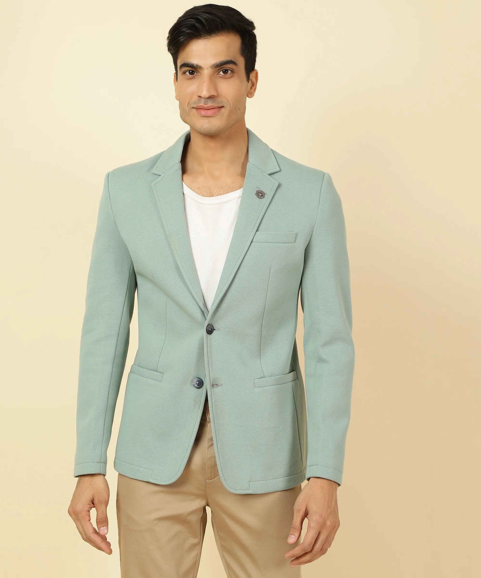 Experience a stylish upgrade to your wardrobe with Fort Collins Men's Tiffany Knitted Blazer, featuring a notched lapel and made from a high-quality cotton blend. Shop now online from anywhere in India to elevate your fashion game.