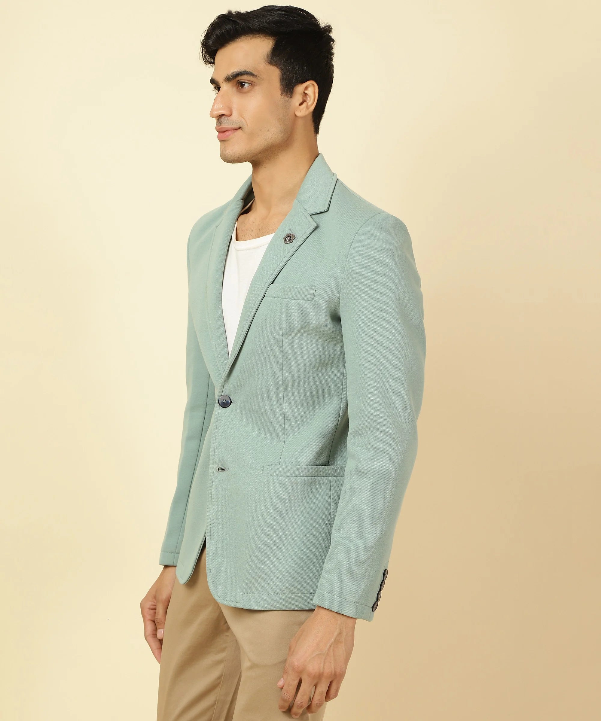 Discover the sophisticated appeal of the Men's Tiffany Knitted Blazer with Notched Lapel from Fort Collins, now available for online purchase in India. Upgrade your wardrobe with this trendy and versatile cotton blend blazer.