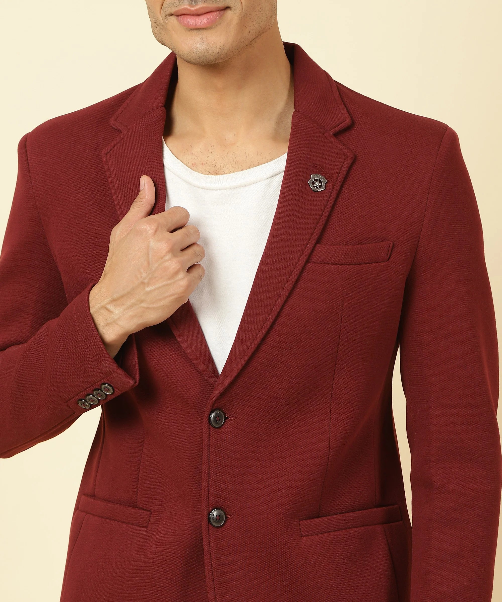 Shop online now for the stylish Men's Wine Knitted Blazer with Notched Lapel from Fort Collins in India. Elevate your wardrobe with this fashionable choice.