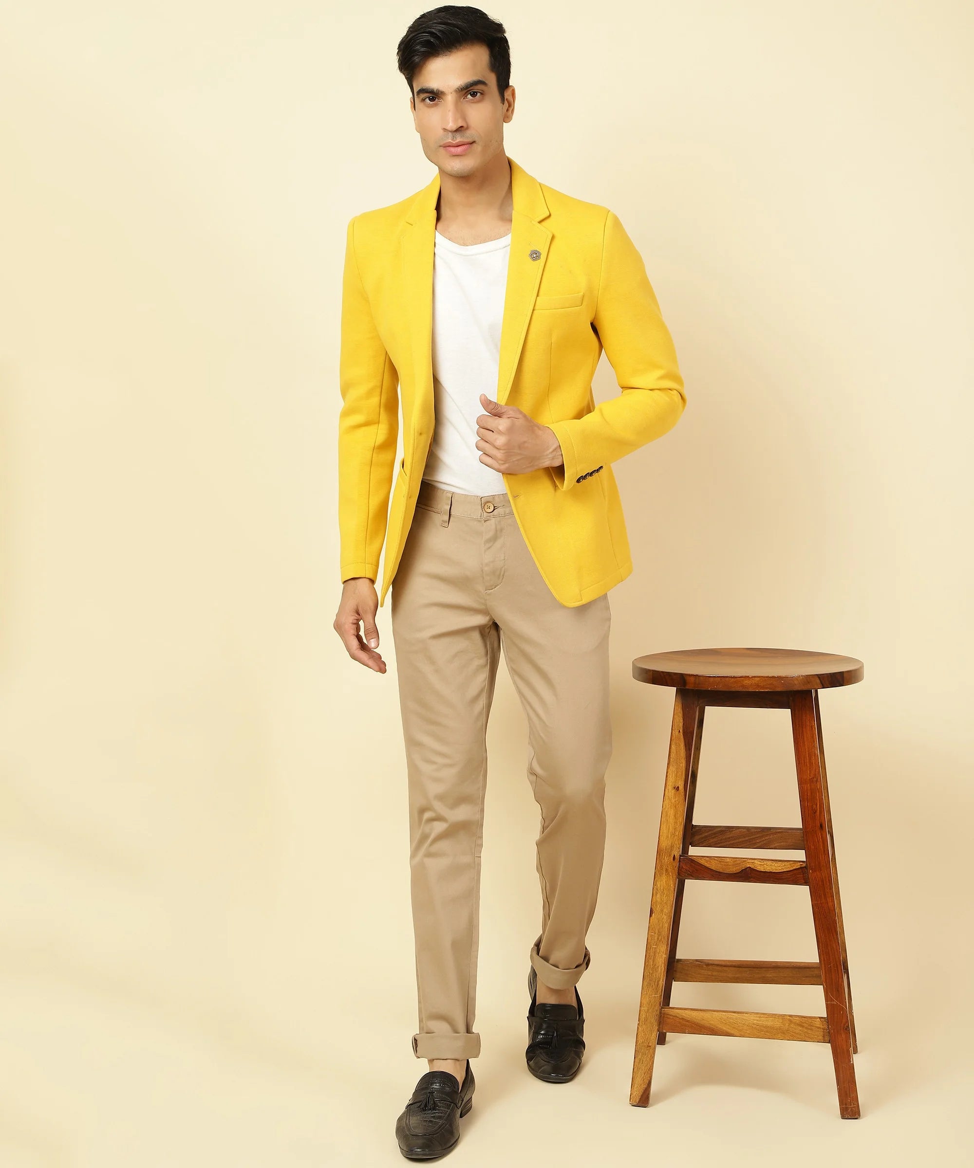 Upgrade your wardrobe with the Fort Collins Men's Yellow Knitted Blazer, crafted from a cotton blend and featuring a notched lapel. Shop online now for a stylish look, available in India.